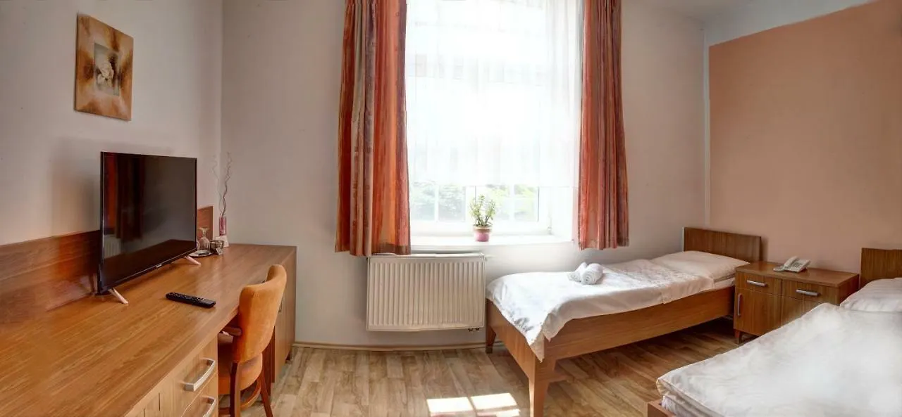 Pensjonat Penzion Tillerova Vila Łaźnie Bohdaneč