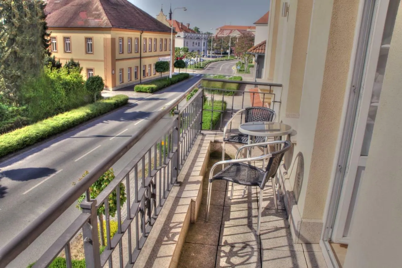 Pensjonat Penzion Tillerova Vila Łaźnie Bohdaneč