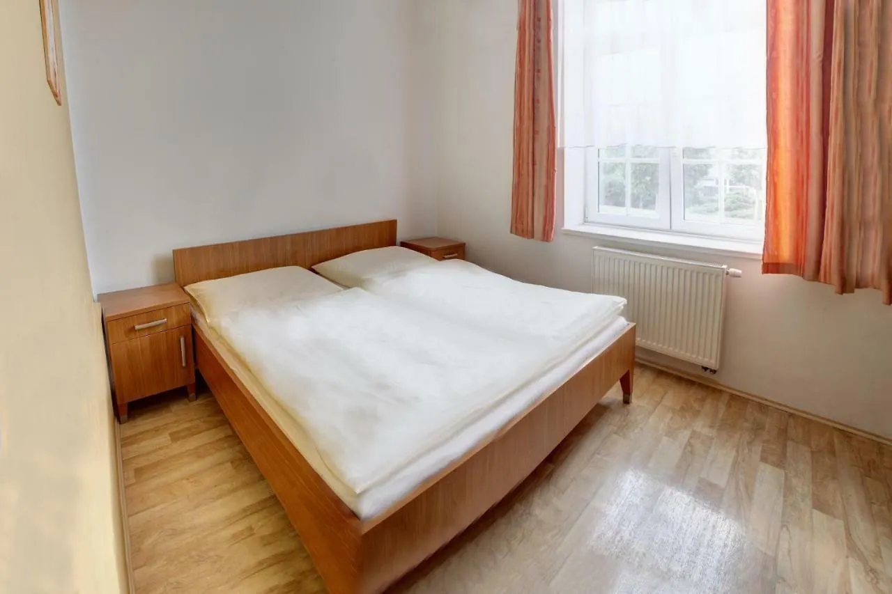Penzion Tillerova Vila Łaźnie Bohdaneč 0*,